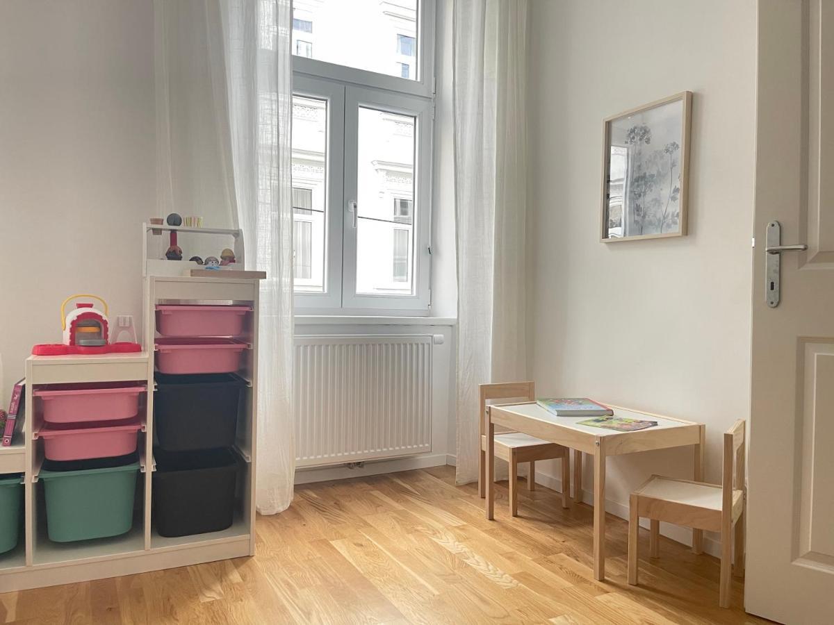 Big Apartment Wina Bagian luar foto