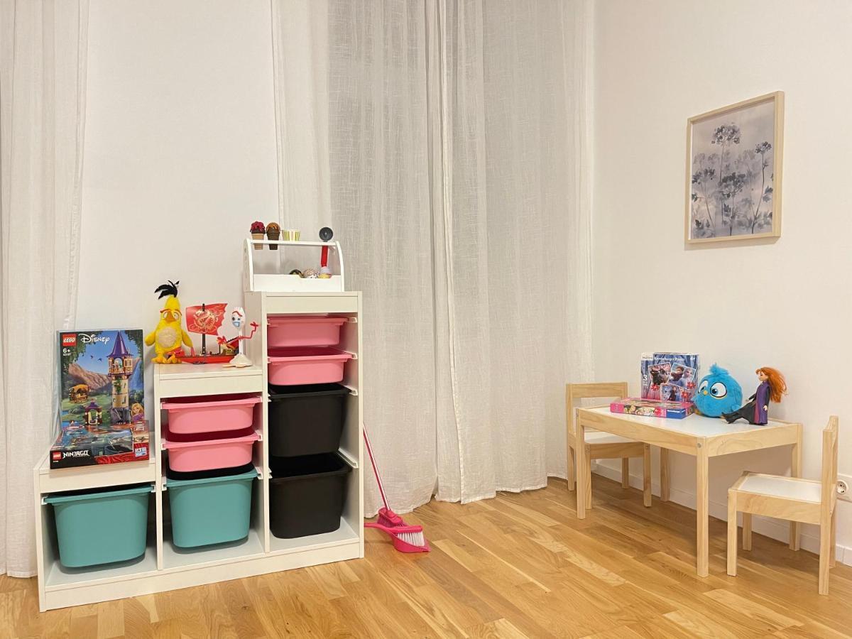Big Apartment Wina Bagian luar foto