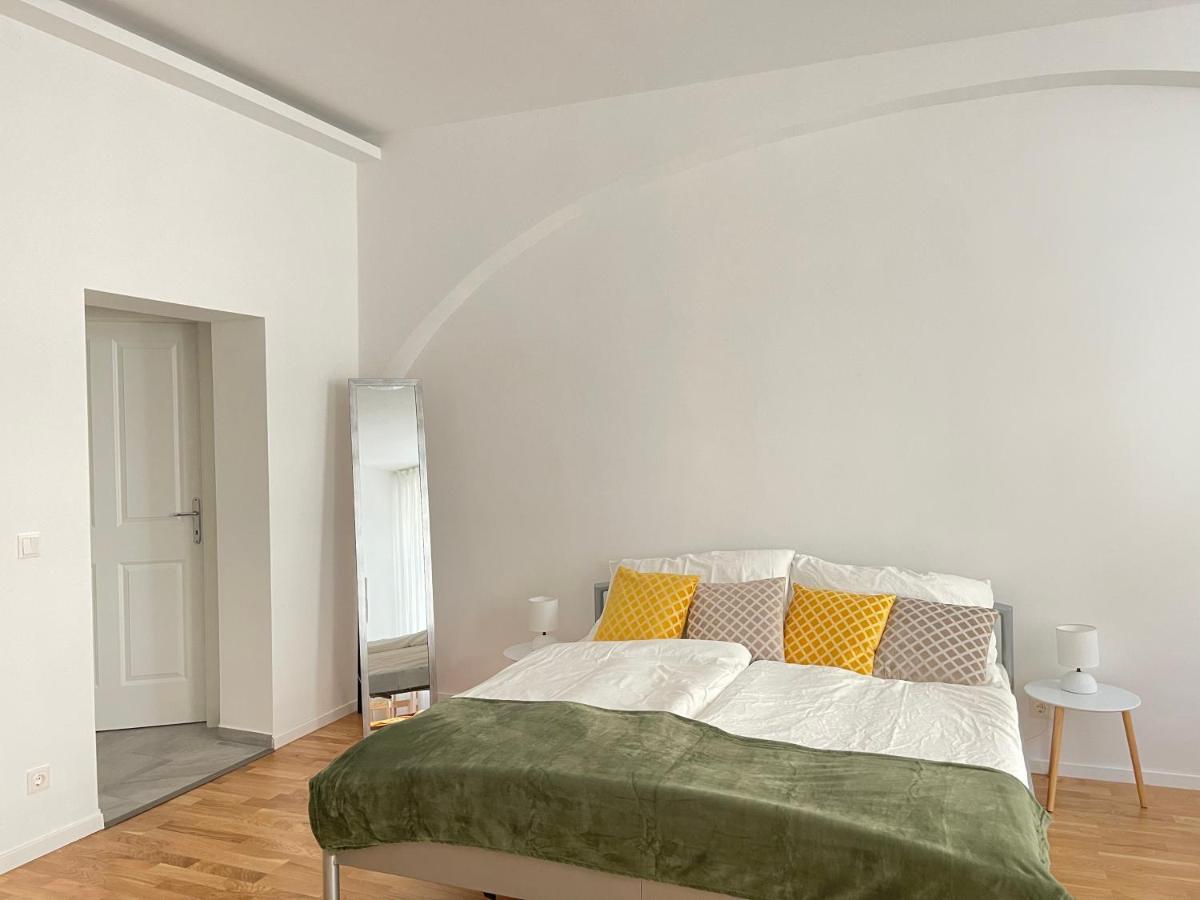 Big Apartment Wina Bagian luar foto