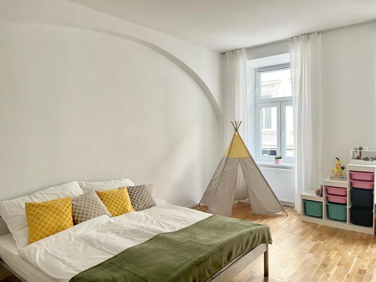 Big Apartment Wina Bagian luar foto