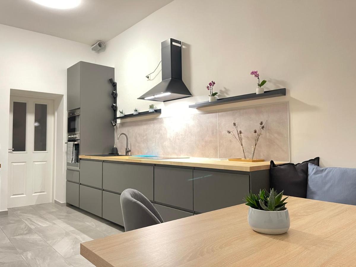 Big Apartment Wina Bagian luar foto