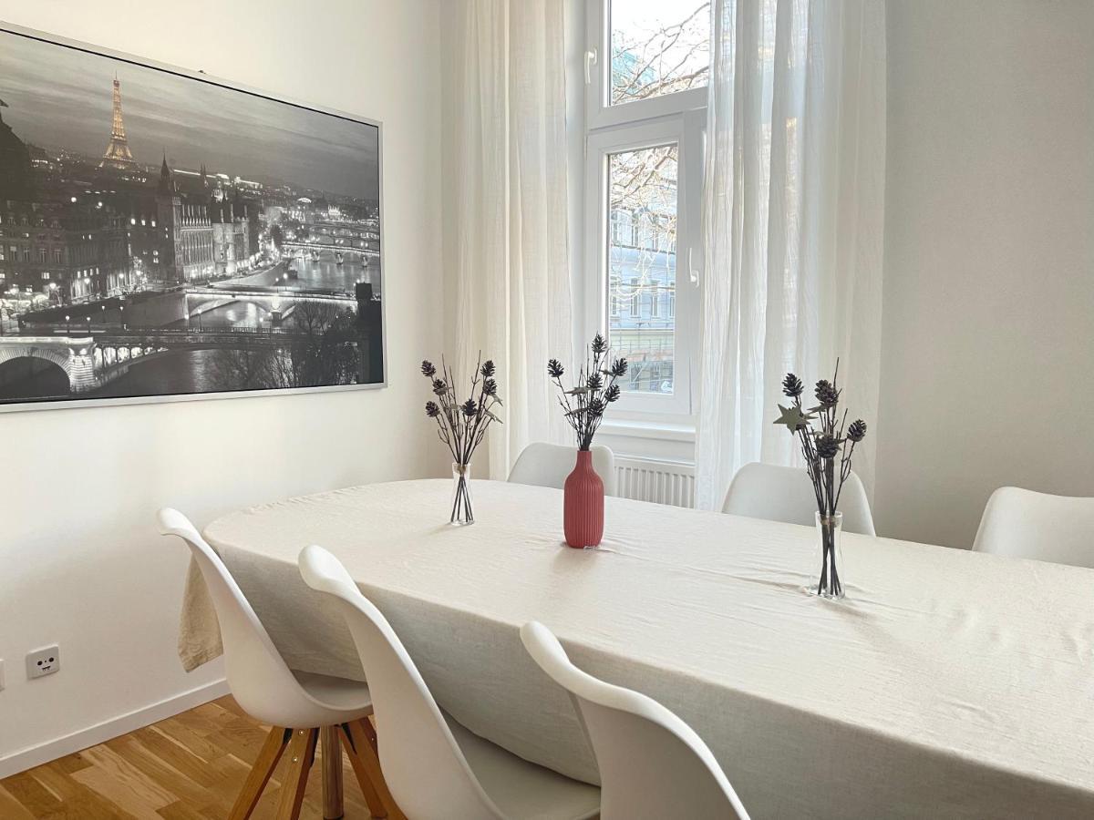 Big Apartment Wina Bagian luar foto