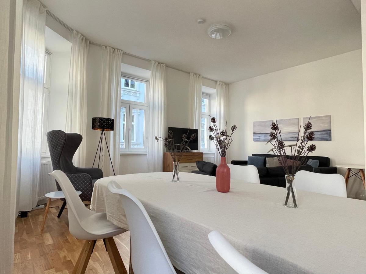 Big Apartment Wina Bagian luar foto