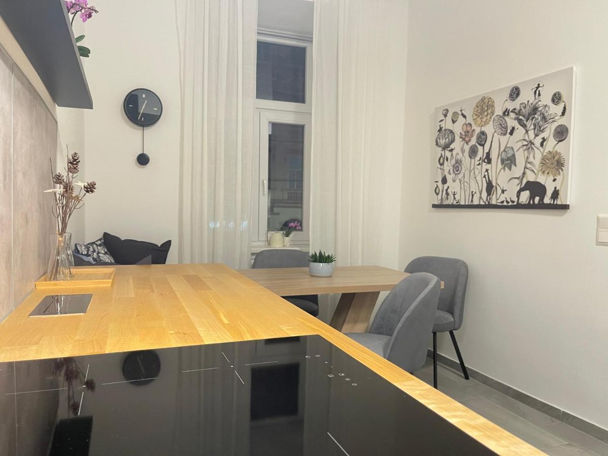Big Apartment Wina Bagian luar foto
